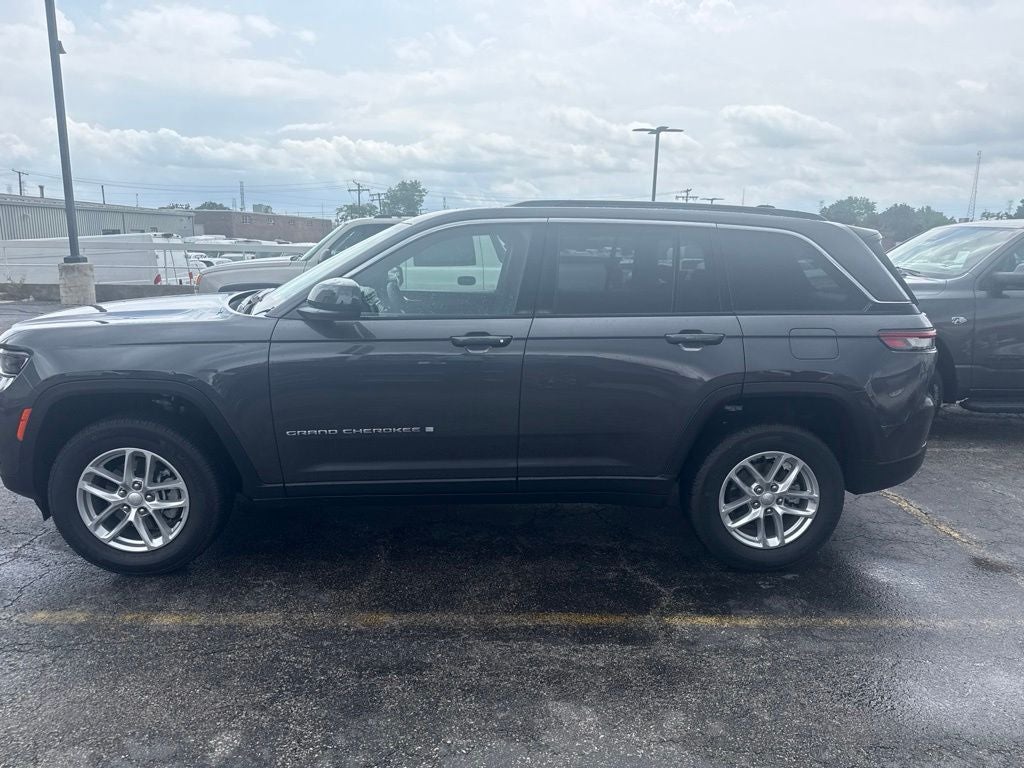 2025 Jeep Grand Cherokee Base