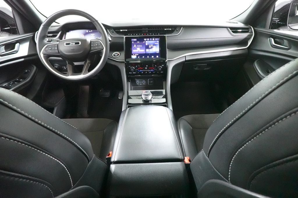 2023 Jeep Grand Cherokee Base