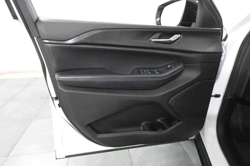 2023 Jeep Grand Cherokee Base