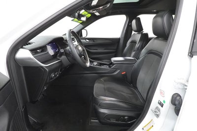 2023 Jeep Grand Cherokee Base