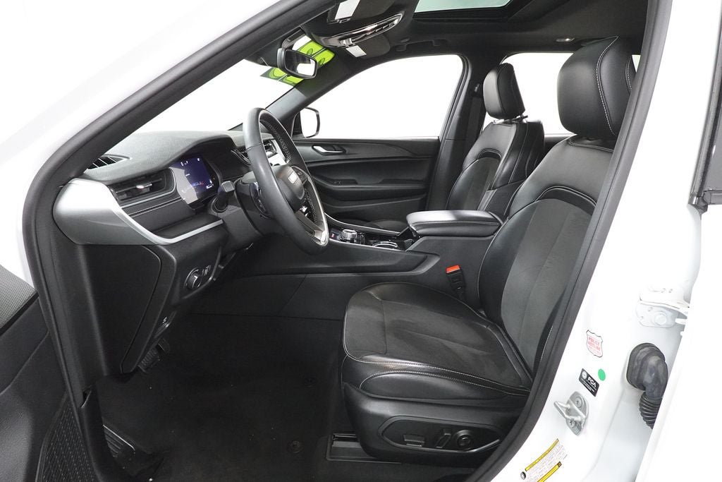 2023 Jeep Grand Cherokee Base