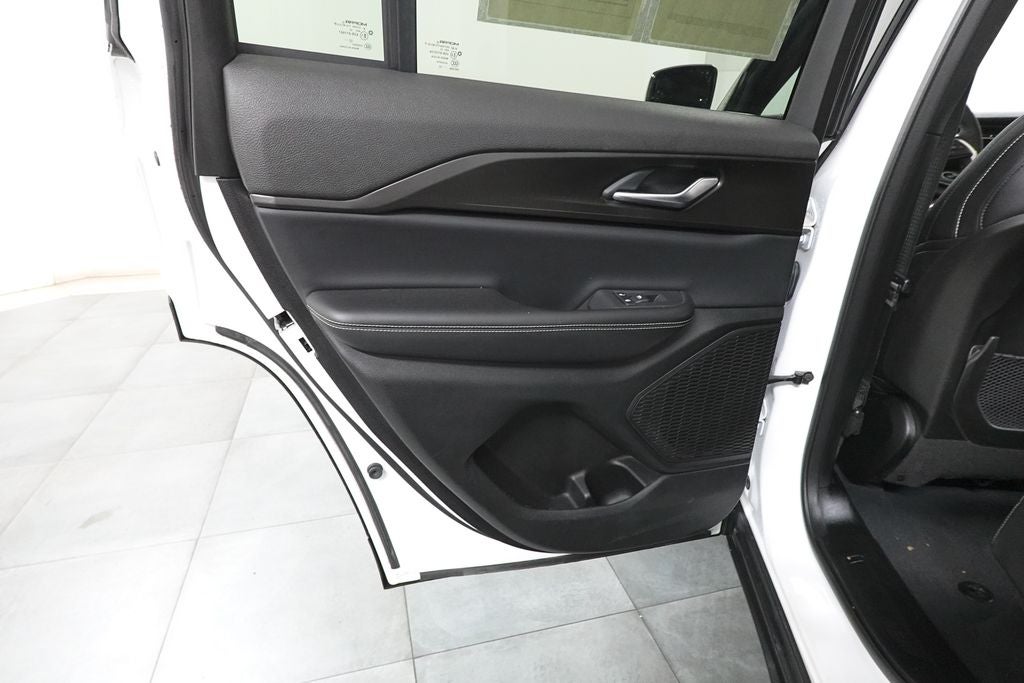 2023 Jeep Grand Cherokee Base