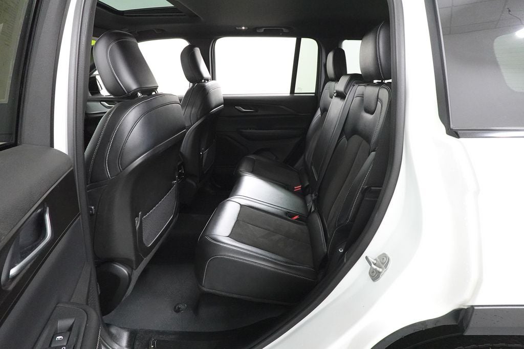 2023 Jeep Grand Cherokee Base