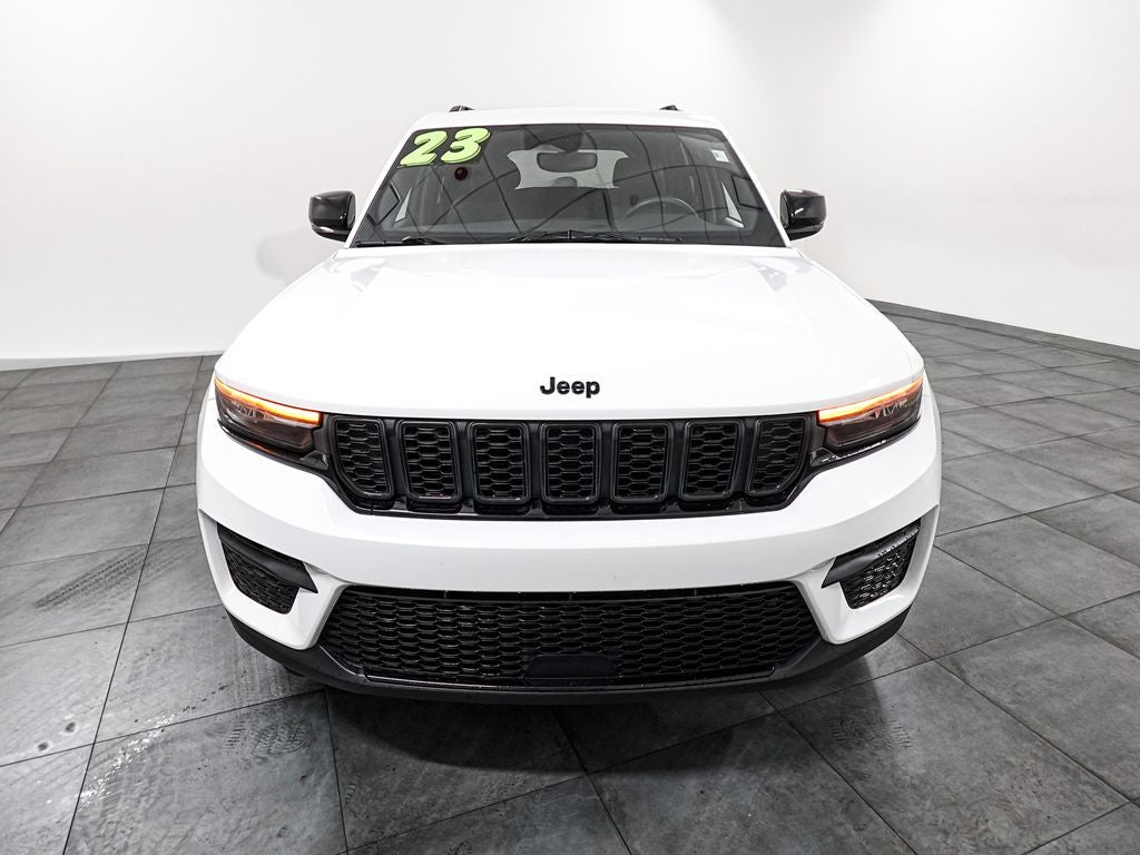 2023 Jeep Grand Cherokee Base
