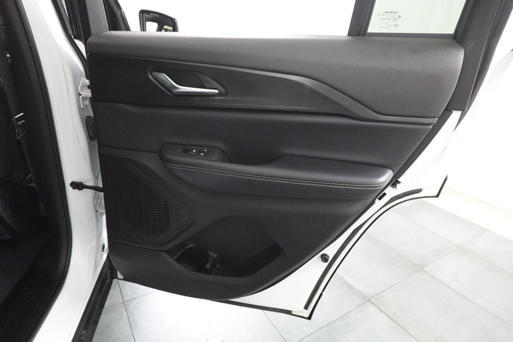 2023 Jeep Grand Cherokee Base