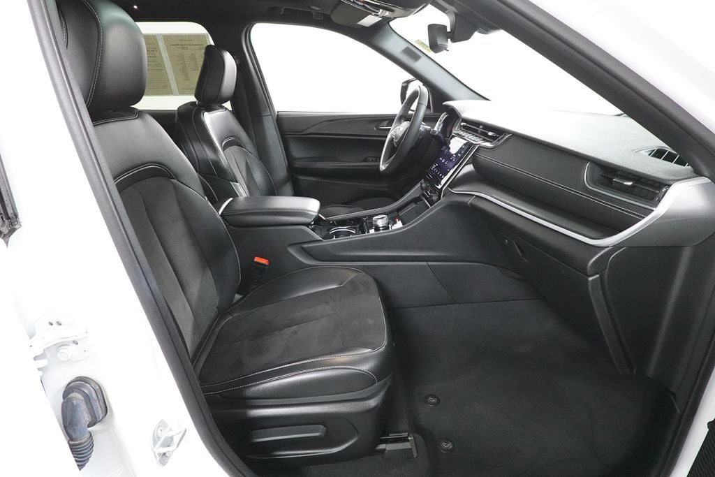 2023 Jeep Grand Cherokee Base