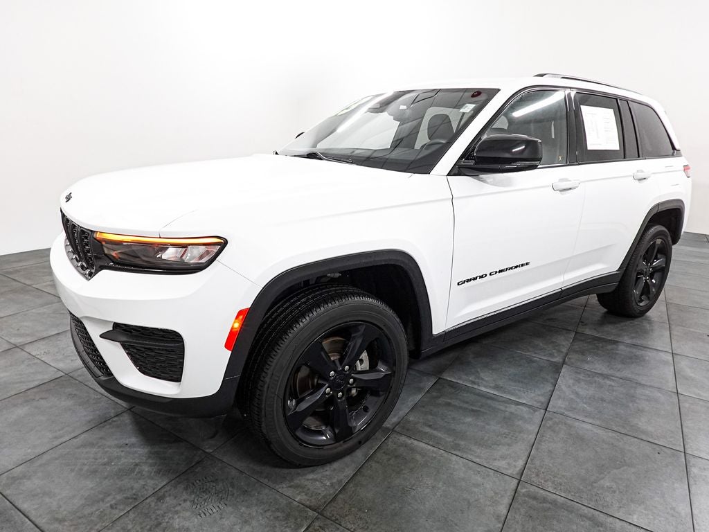 2023 Jeep Grand Cherokee Base