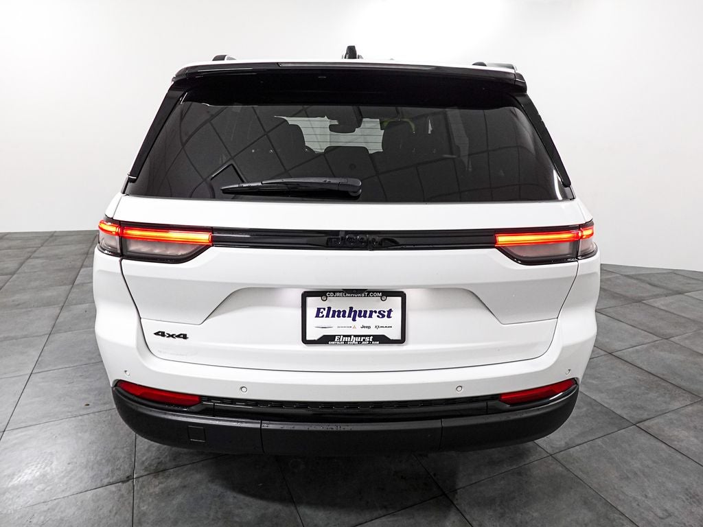 2023 Jeep Grand Cherokee Base