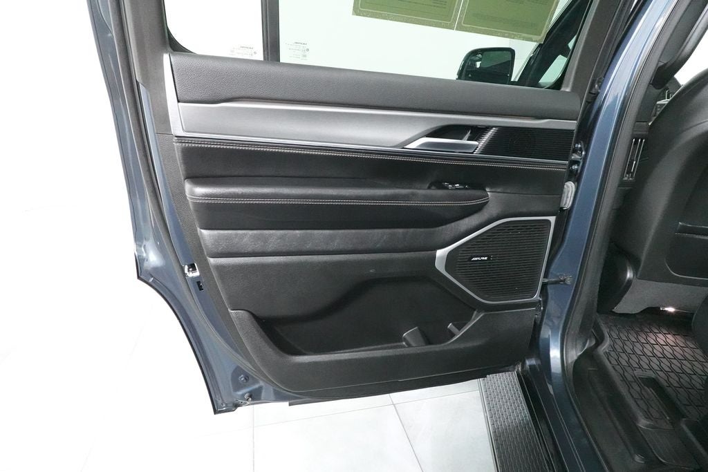 2023 Jeep Wagoneer Series II Carbide