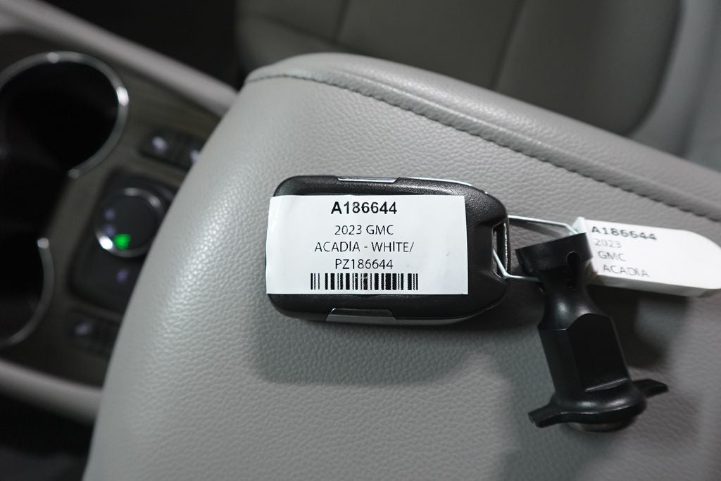2023 GMC Acadia SLT