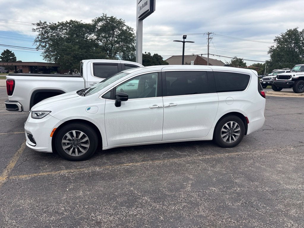 2024 Chrysler Pacifica Hybrid Hybrid Select