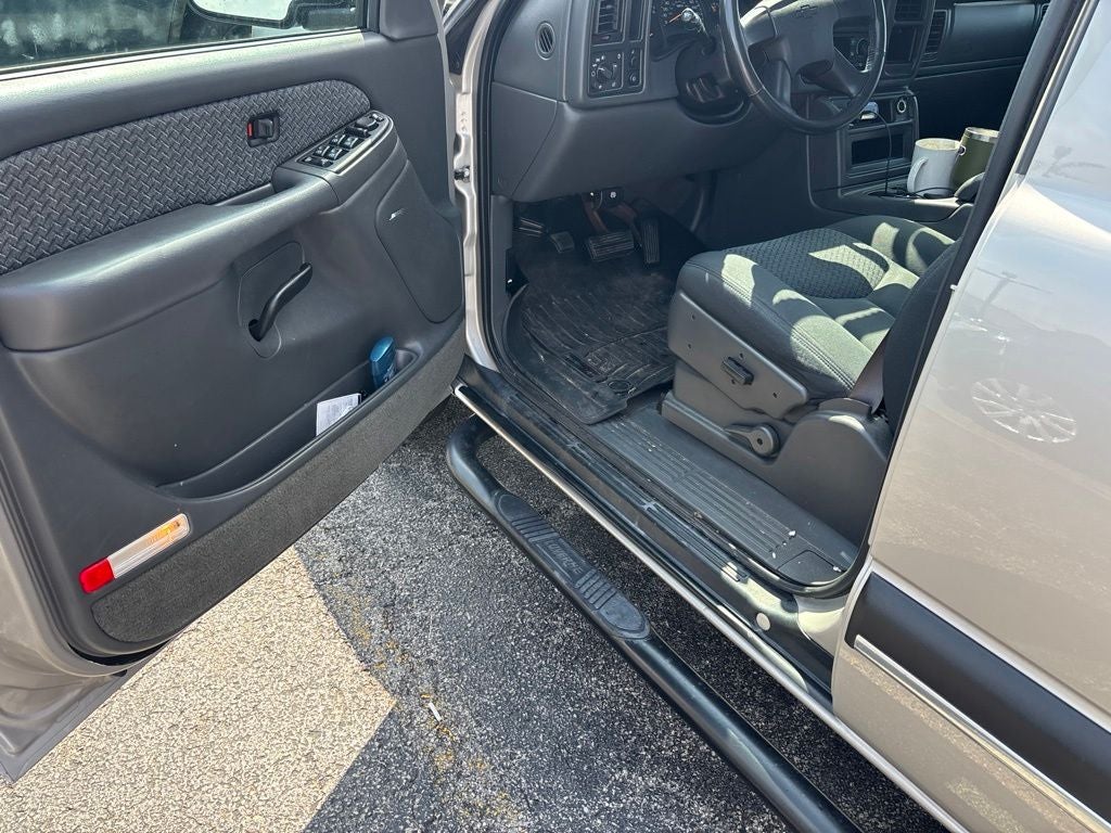 2004 Chevrolet Avalanche 1500 1500 5dr Crew Cab 130" WB
