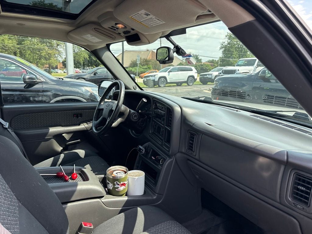 2004 Chevrolet Avalanche 1500 1500 5dr Crew Cab 130" WB