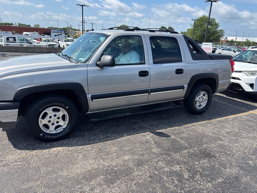 2004 Chevrolet Avalanche 1500 1500 5dr Crew Cab 130" WB