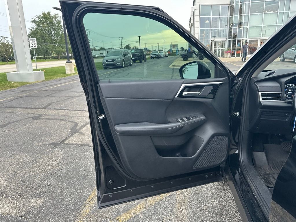2024 Mitsubishi Outlander Base