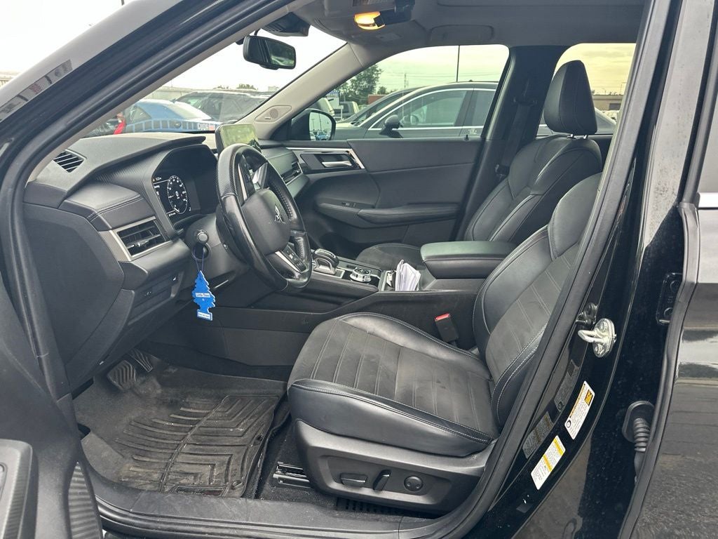 2024 Mitsubishi Outlander Base