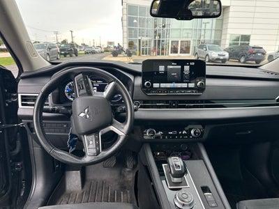 2024 Mitsubishi Outlander Base