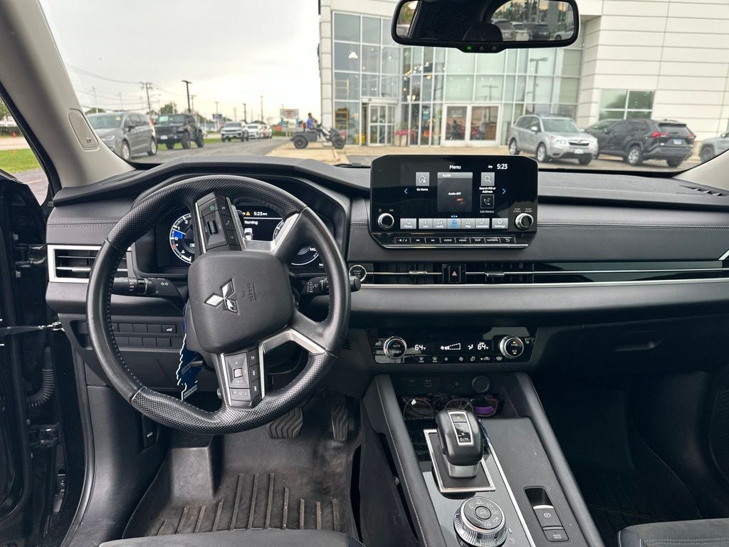 2024 Mitsubishi Outlander Base