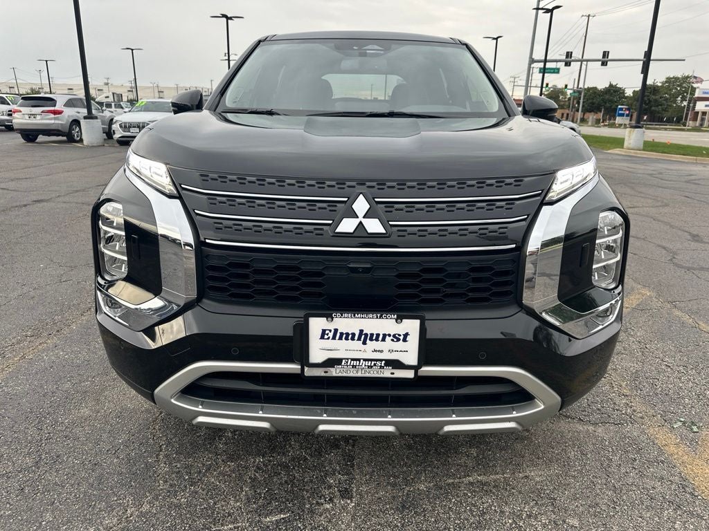 2024 Mitsubishi Outlander Base