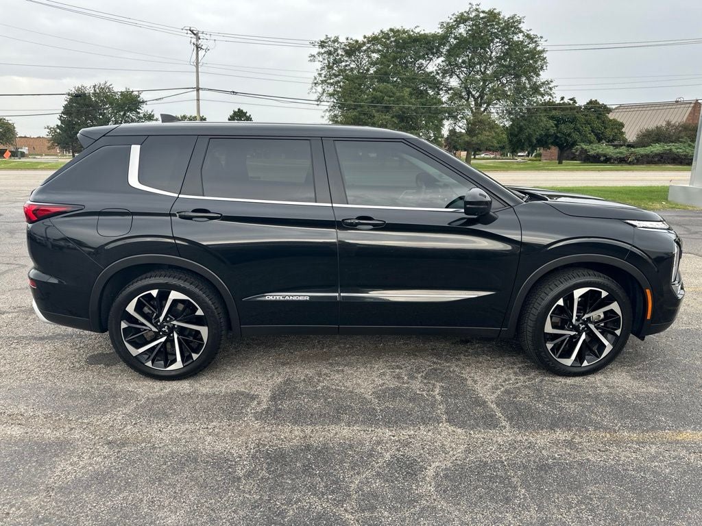 2024 Mitsubishi Outlander Base