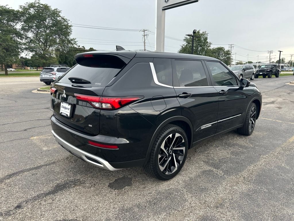 2024 Mitsubishi Outlander Base