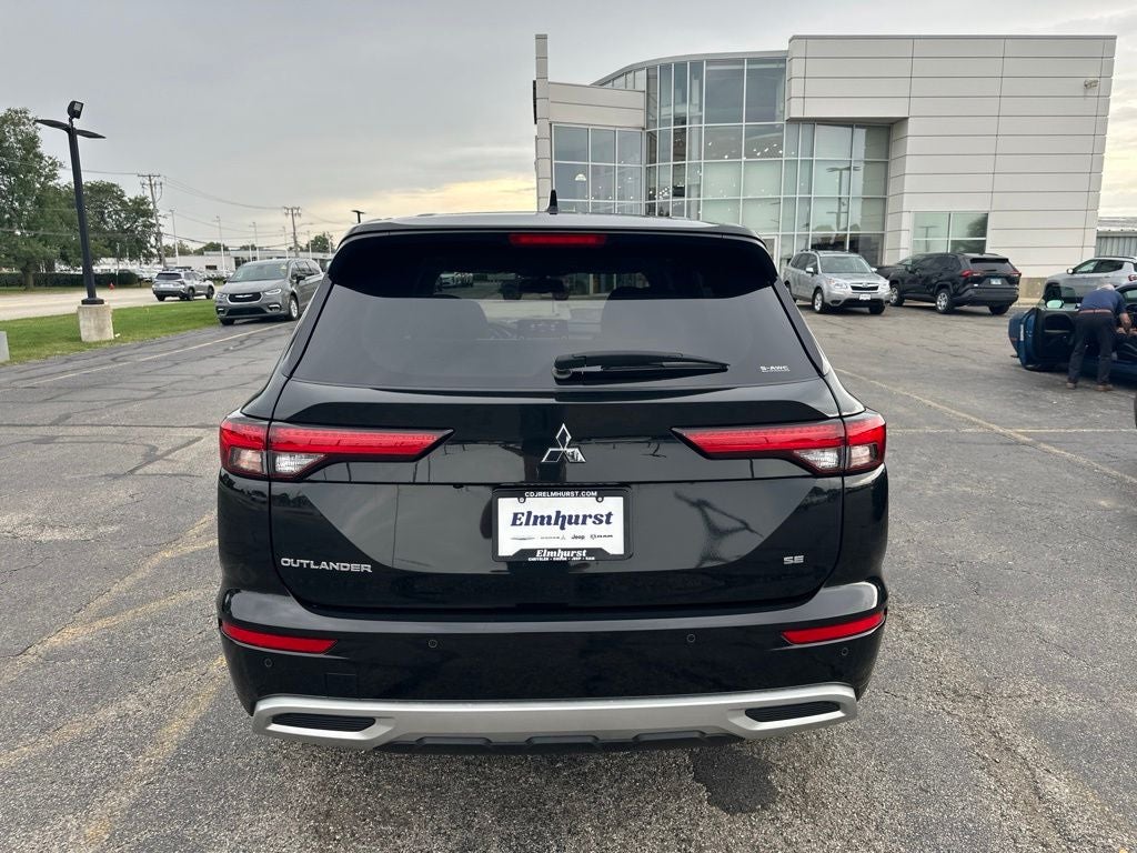 2024 Mitsubishi Outlander Base
