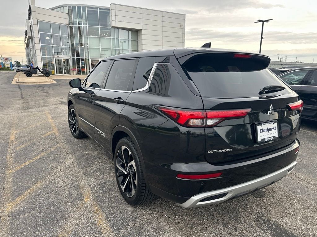 2024 Mitsubishi Outlander Base