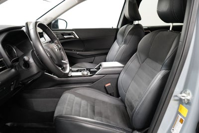 2026 Mitsubishi Outlander Base