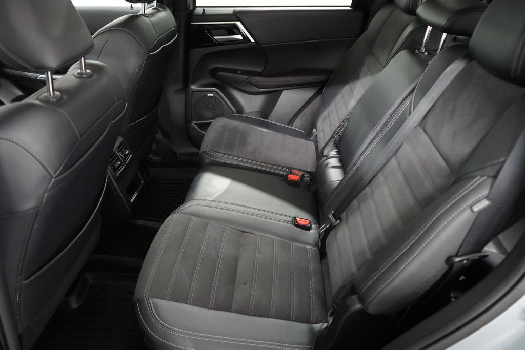 2026 Mitsubishi Outlander Base