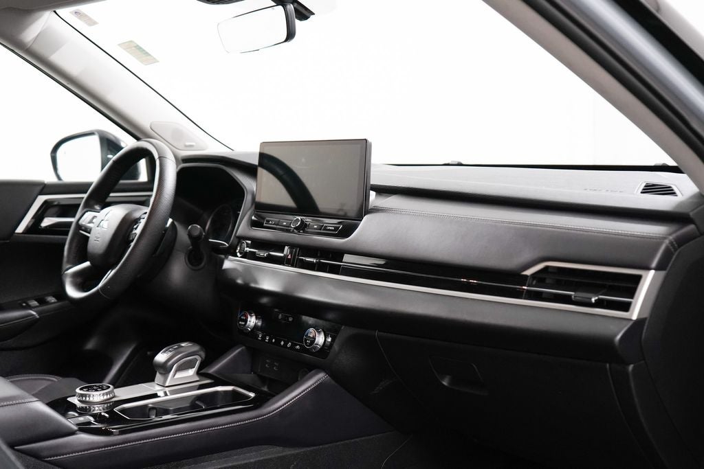 2026 Mitsubishi Outlander Base