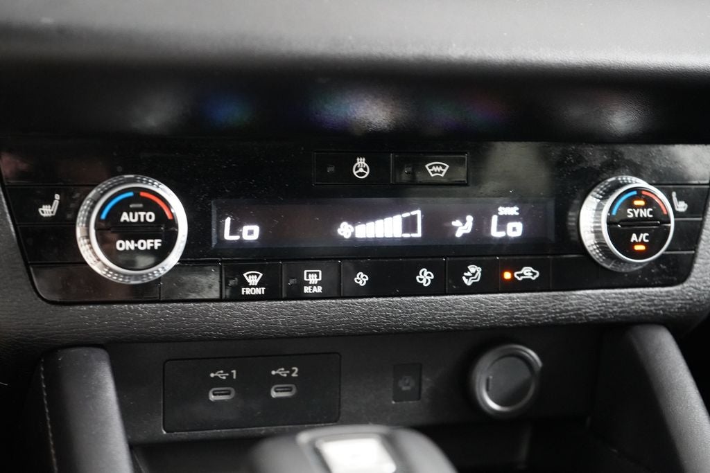 2026 Mitsubishi Outlander Base