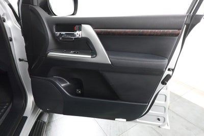 2014 Toyota Land Cruiser Base