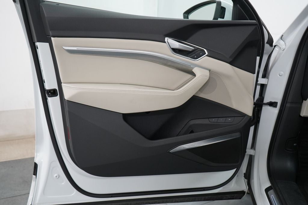 2023 Audi e-tron Premium Plus