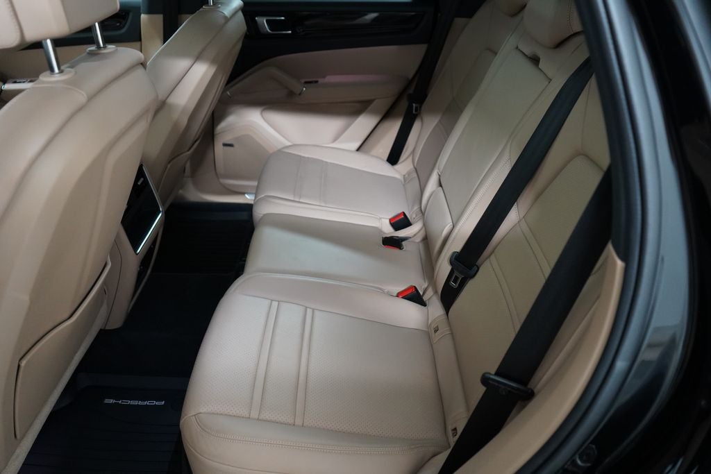 2022 Porsche Cayenne Base