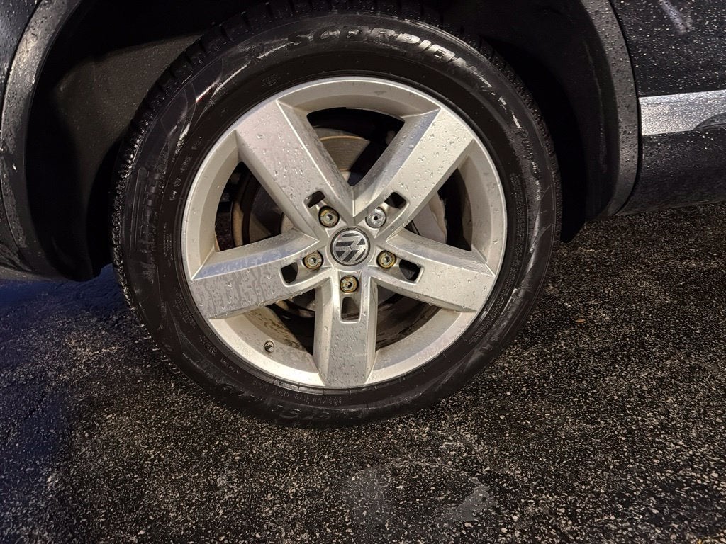 2013 Volkswagen Touareg Base