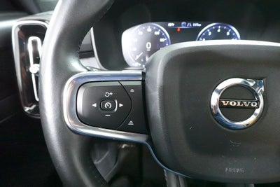 2019 Volvo XC40 Momentum