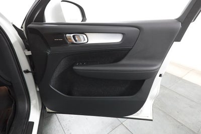 2019 Volvo XC40 Momentum