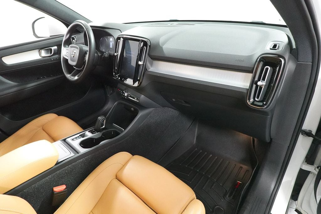2019 Volvo XC40 Momentum