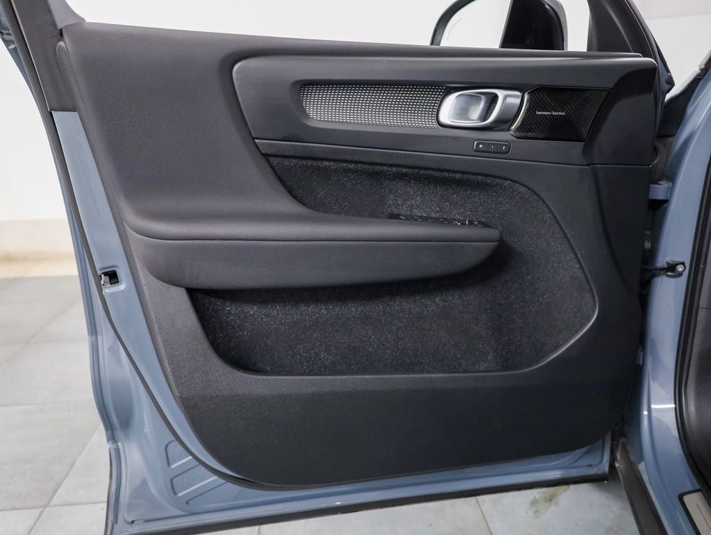 2021 Volvo XC40 Recharge Pure Electric P8