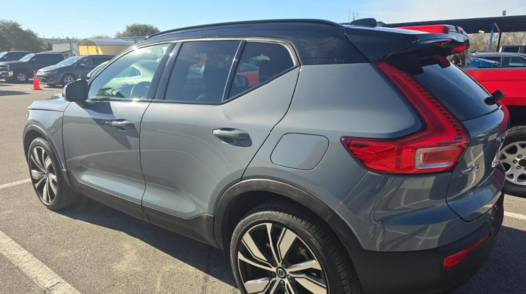 2021 Volvo XC40 Recharge Pure Electric P8