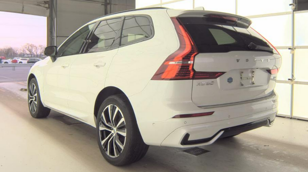 2023 Volvo XC60 B5 Plus Dark Theme