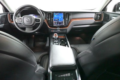 2023 Volvo XC60 Ultimate Dark Theme