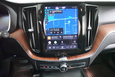 2023 Volvo XC60 Ultimate Dark Theme