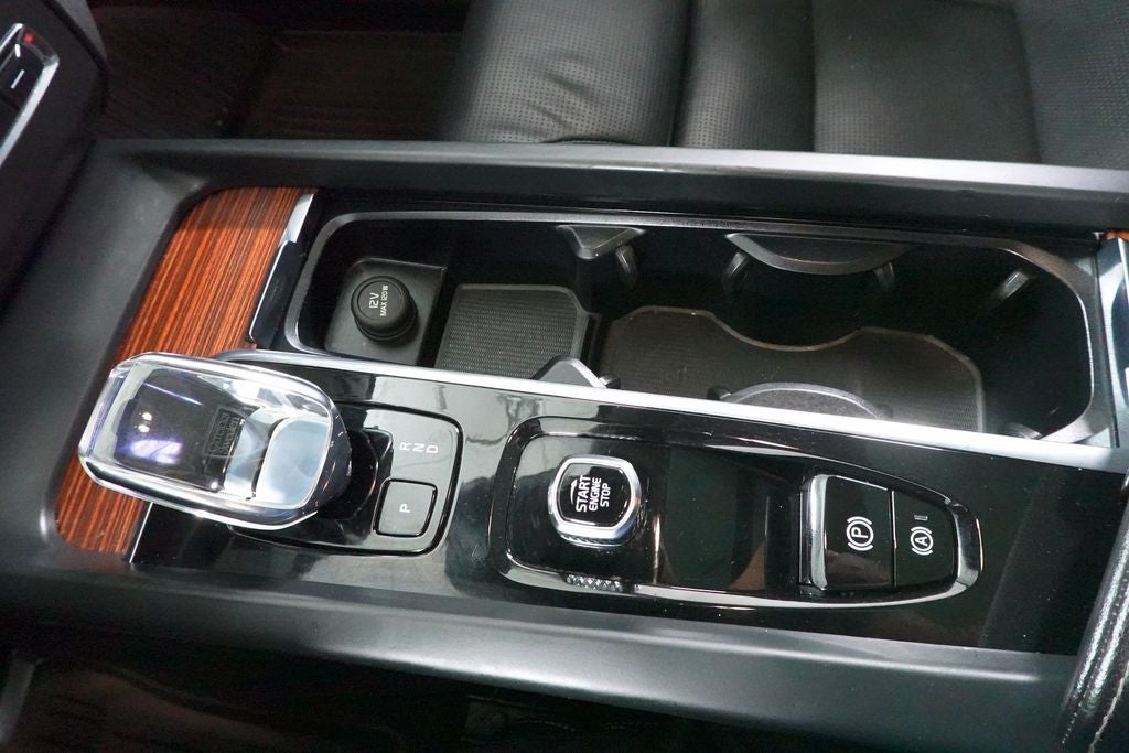 2023 Volvo XC60 Ultimate Dark Theme