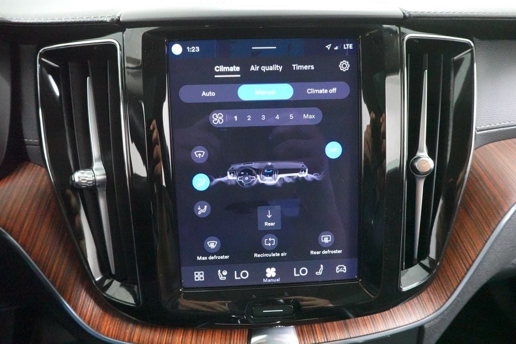 2023 Volvo XC60 Ultimate Dark Theme
