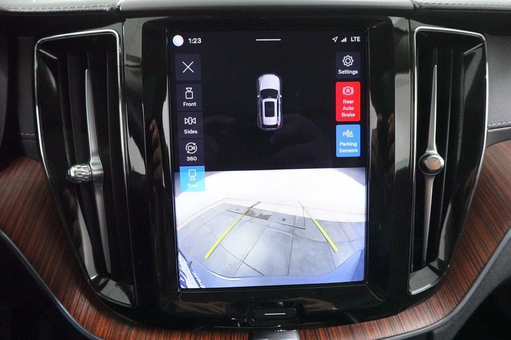 2023 Volvo XC60 Ultimate Dark Theme