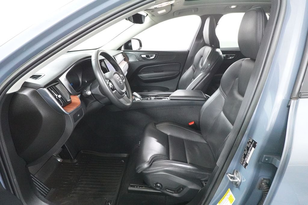 2023 Volvo XC60 Ultimate Dark Theme