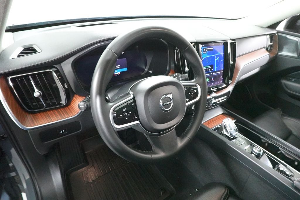 2023 Volvo XC60 Ultimate Dark Theme