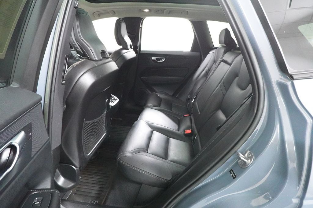 2023 Volvo XC60 Ultimate Dark Theme