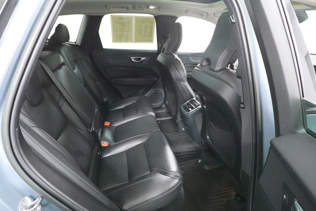 2023 Volvo XC60 Ultimate Dark Theme